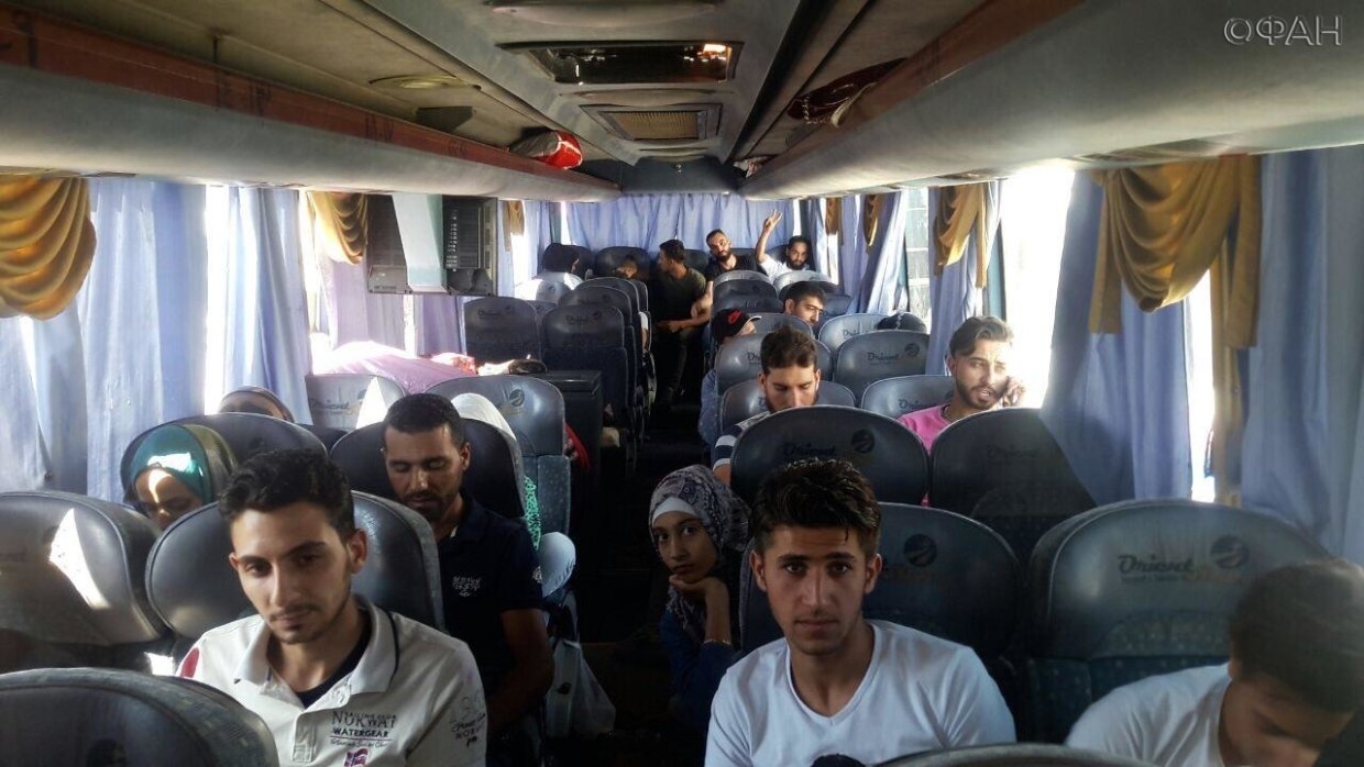 Сирия: более 100 беженцев вернулись из Ливана за сутки