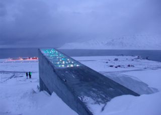 Monsanto: ГМО и контроль над численностью населения