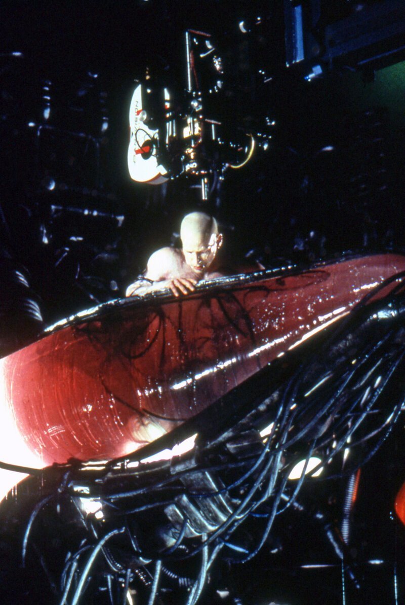 Фотографии со съёмок и малоизвестные факты о фильме "Матрица" Фотографии со съёмок и малоизвестные факты о фильме "Матрица" актеры, кино, любимое кино, матрица, фильм, шедевр