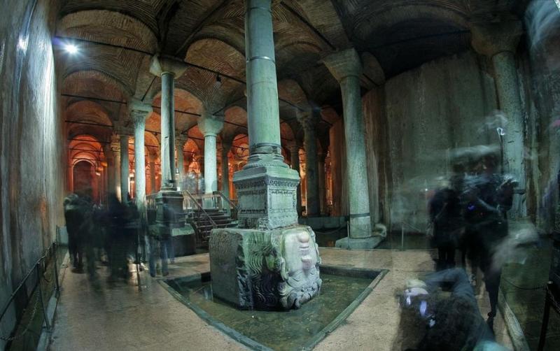 Колонны с Медузой Горгоной