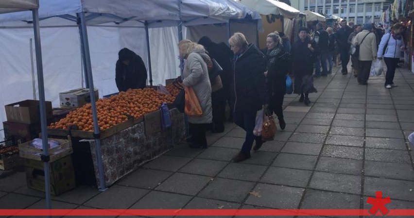 Центральную площадь Ялты под Новый год украсили рынком Центральную площадь Ялты под Новый год украсили рынком