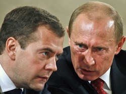 Правительство вступило в предвыборную кампанию на стороне противников Путина