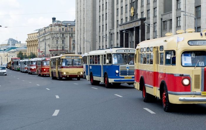 Почему в СССР городские автобусы красили в "охру"