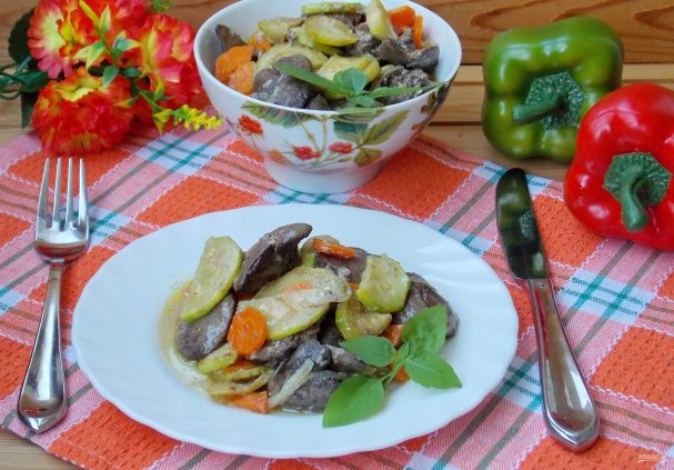 Куриная печень с кабачками в сметане Куриная печень с кабачками в сметане