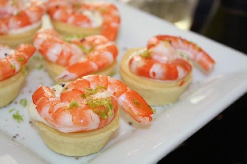 Гости сперва налетают именно на эти блюда. Приготовь 5 самых вкусных закусок к Новому году, ай хороши! Гости сперва налетают именно на эти блюда. Приготовь 5 самых вкусных закусок к Новому году, ай хороши!