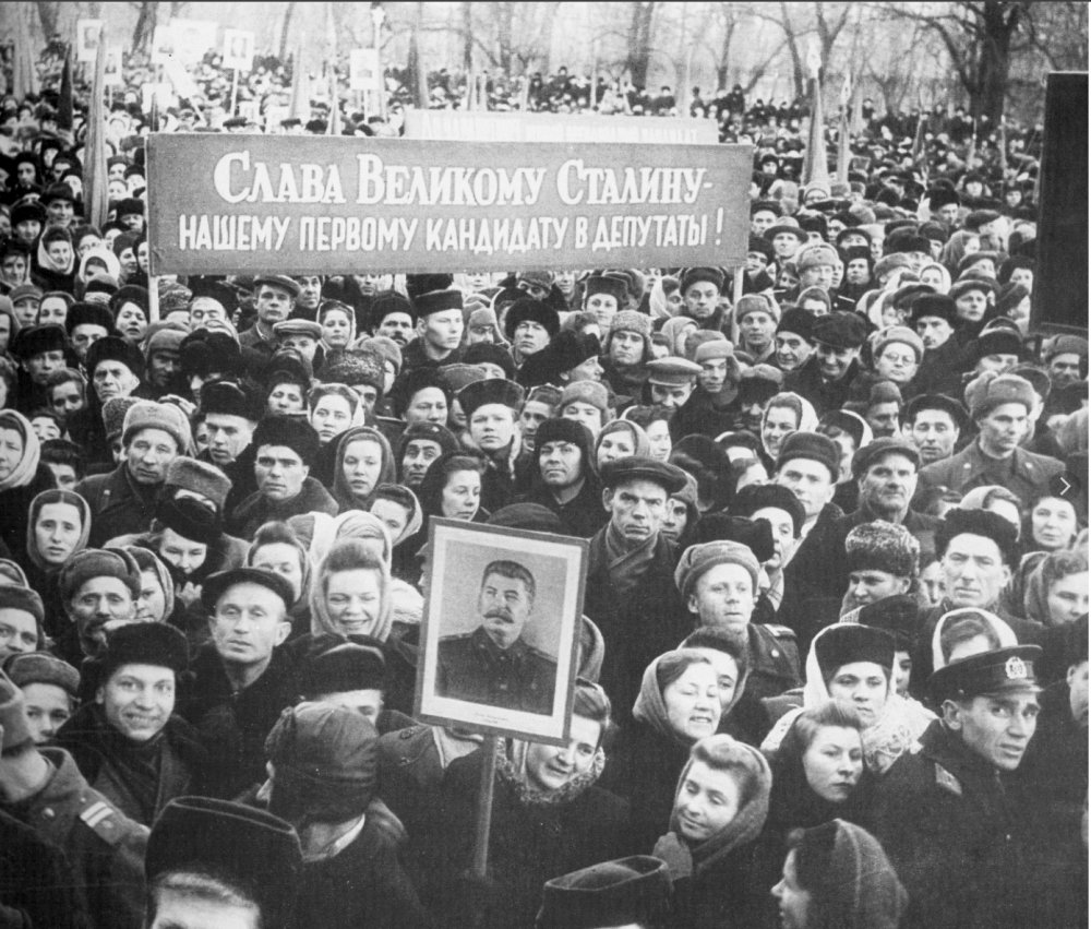Митинг в поддержку кандидата в депутаты Верховного Совета УССР И.В. Сталина. Киев. 1951 год. Митинг в поддержку кандидата в депутаты Верховного Совета УССР И.В. Сталина. Киев. 1951 год.