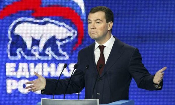 Пенсионер вернул премьер-министру Медведеву надбавку к пенсии Пенсионер вернул премьер-министру Медведеву надбавку к пенсии