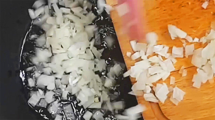 Салат с куриными сердечками, жареными грибами, огурцами и сыром салат с куриными сердечками, пошаговый рецепт с фото, видео рецепт, фоторецепт, рецепт, салат, ужин, кулинария, видео, длиннопост
