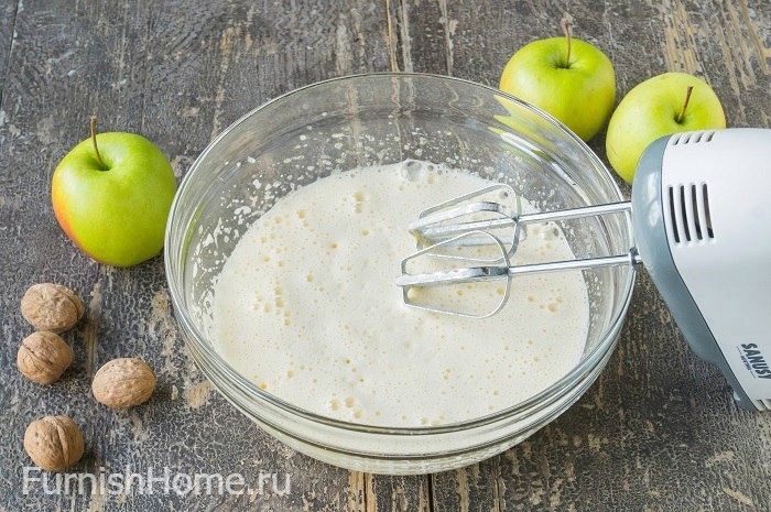 Яблочный пирог с грецкими орехами Яблочный пирог с грецкими орехами