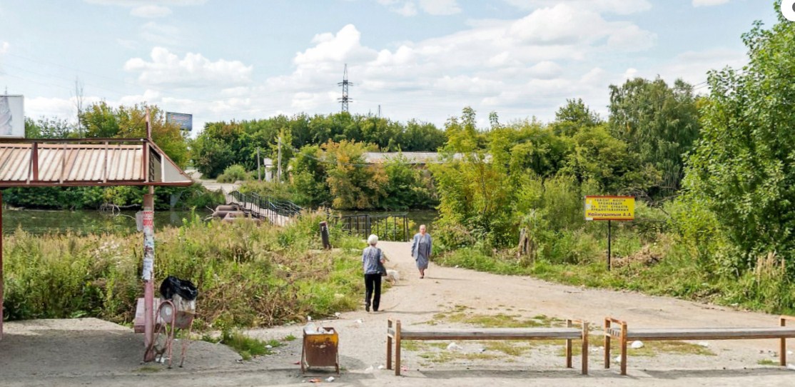 Тимуровцы на новый лад:В Челябинске подростки ршили своими силами сделать дорогу к понтонному мосту на ЧМЗ