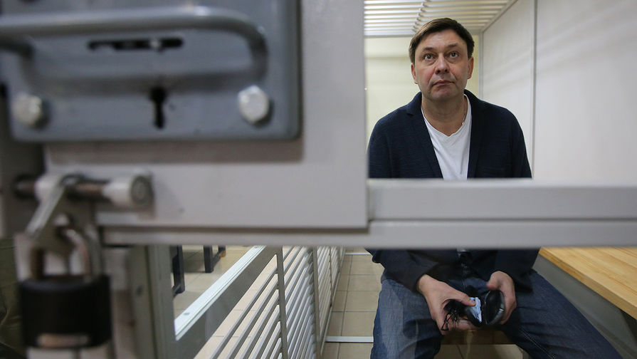 На Украине начались обыски в доме и офисе адвоката Вышинского