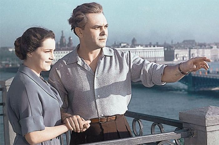 Элина Быстрицкая и Федор Бондарчук в фильме *Неоконченная повесть*, 1955 | Фото: aif.ru Элина Быстрицкая и Федор Бондарчук в фильме *Неоконченная повесть*, 1955 | Фото: aif.ru