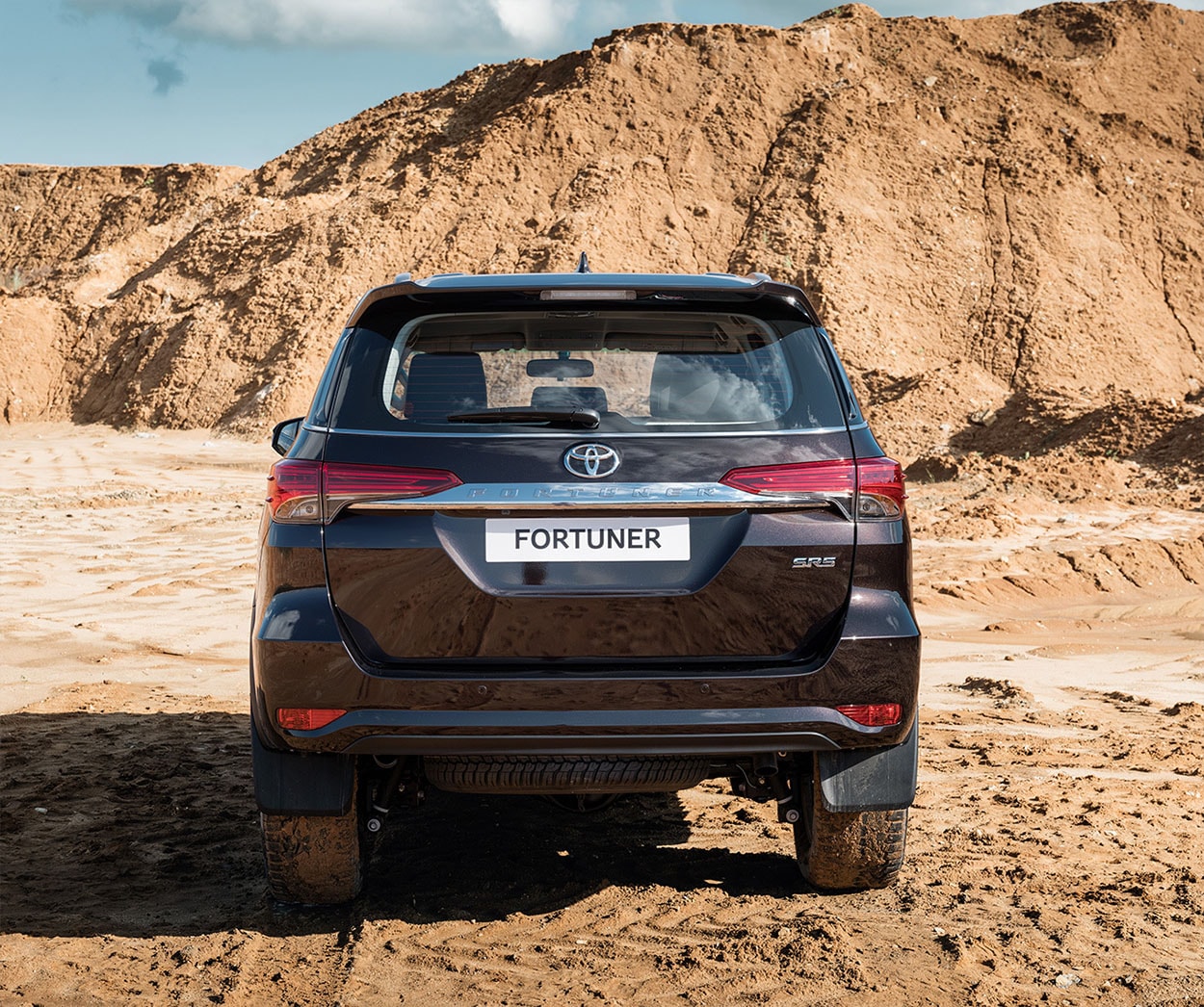 TOYOTA FORTUNER 2017 – ВНЕДОРОЖНИК ФОРТУНЕР ДОБРАЛСЯ ДО РОССИИ