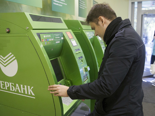 Bloomberg: валютные депозиты Сбербанка уменьшились в августе на 1,2 миллиарда долларов
