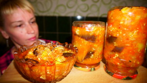 Фото к рецепту: Салат РАТАТУЙ НА ЗИМУ! ШИКАРНЫЙ ВАРИАНТ гостям на закус! Фото к рецепту: Салат РАТАТУЙ НА ЗИМУ! ШИКАРНЫЙ ВАРИАНТ гостям на закус!