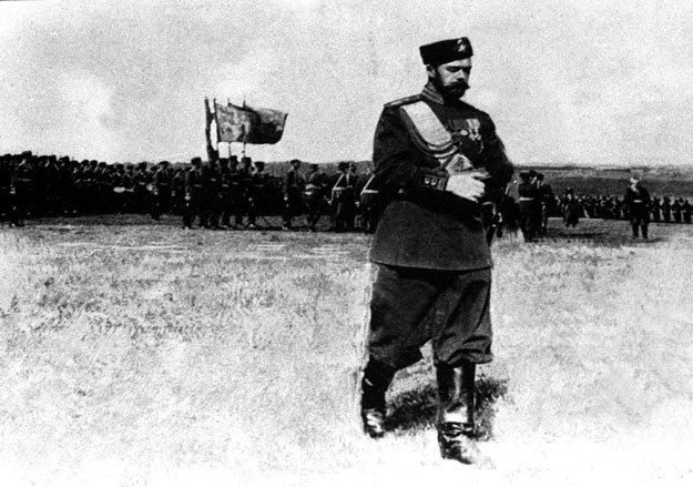 Император Николай II перед войсками, 1915 г. Император Николай II перед войсками, 1915 г.