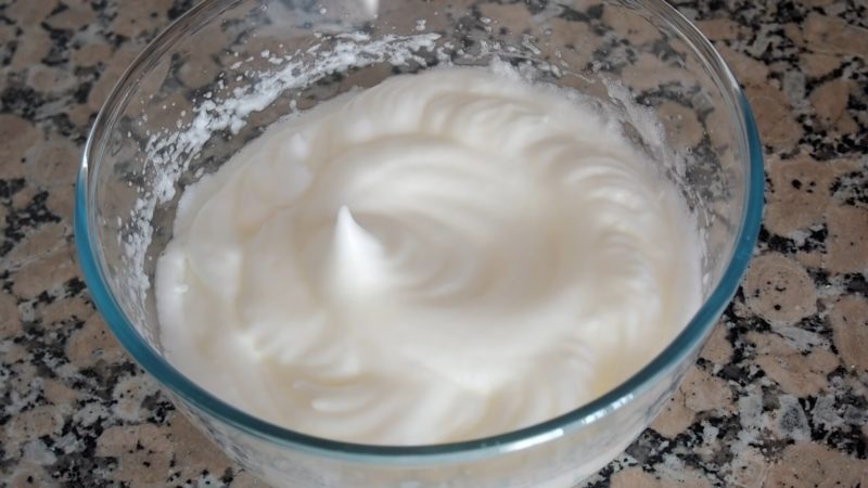 Легкий, нежный и воздушный йогуртовый торт без муки и масла