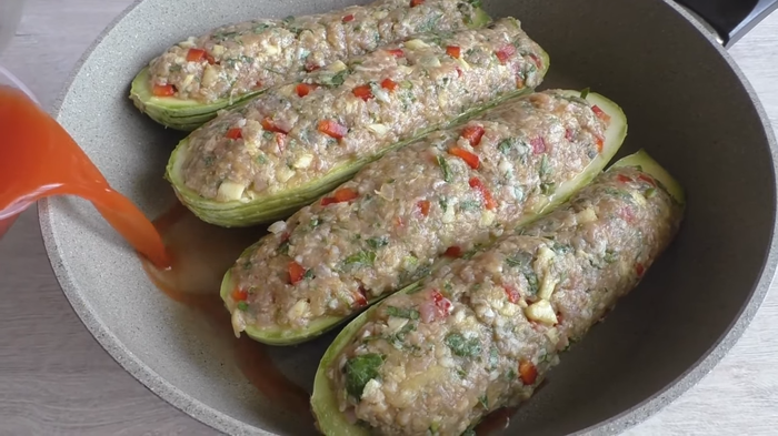 Поцарапайте кабачки для этого рецепта вилкой - будет вкуснее! Фаршированные кабачки, Приготовление, Кабачок, Фарш, Другая кухня, Видео рецепт, Рецепт, Видео, Длиннопост, Кулинария