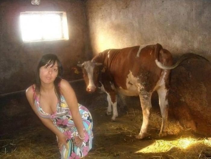 Девушки просто обожаю фотографироваться, деревенские - не исключение Девушки просто обожаю фотографироваться, деревенские - не исключение девушки, деревня, ествественность, прикол, село, юмор