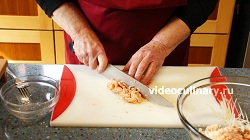 пошаговый фото-рецепт и видео рецепт Рыбный салат Лакомка