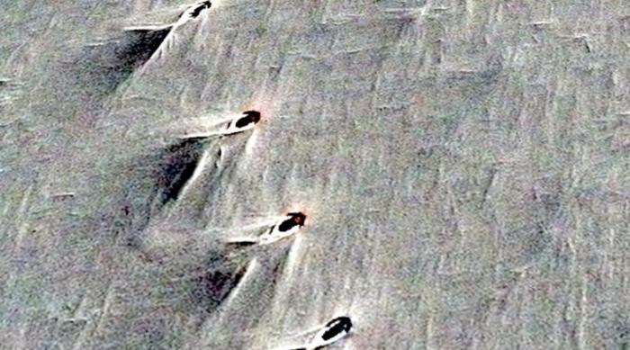 На картах Google Earth в Антарктиде нашли ряд странных идентичных объектов (6 фото) На картах Google Earth в Антарктиде нашли ряд странных идентичных объектов (6 фото)