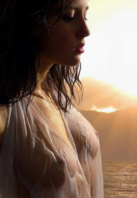 Мокрые девушки (18+) Мокрые девушки (18+)
