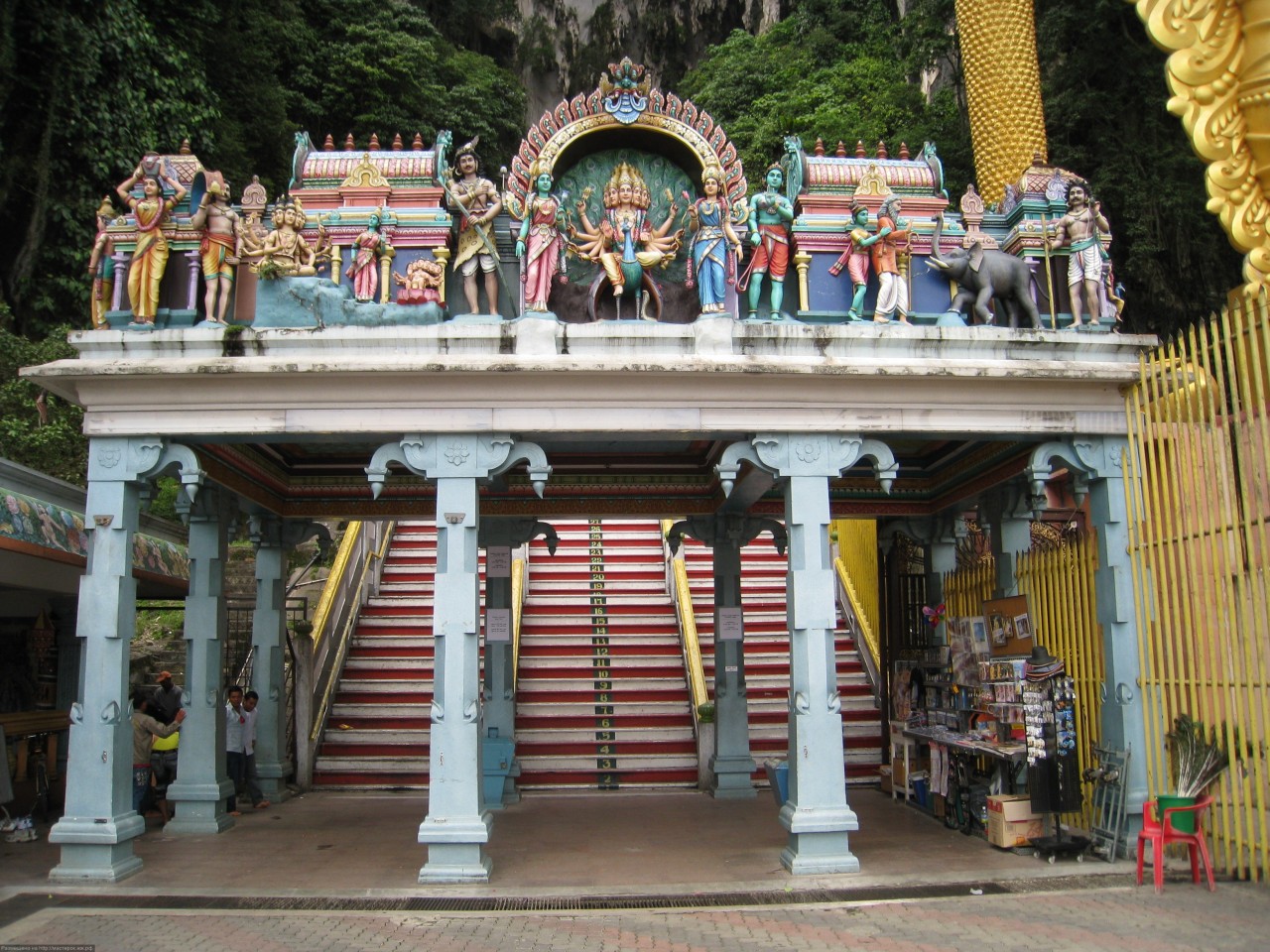 Пещеры Бату Кейвс (Batu Caves). Индонезия. Пещеры Бату Кейвс (Batu Caves). Индонезия.