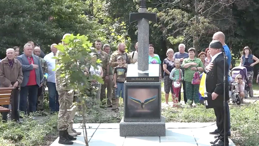 В Киеве открыт монумент с изображением меча, вонзенного в карту России