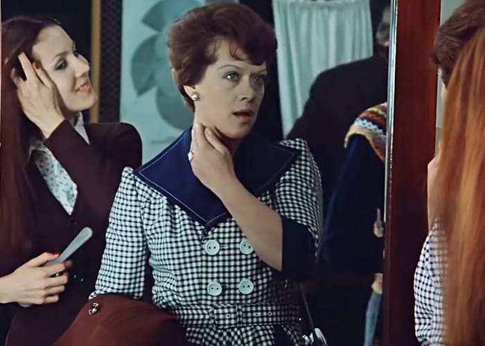 Кадр из фильма *Служебный роман*, 1977 | Фото: culture.ru Кадр из фильма *Служебный роман*, 1977 | Фото: culture.ru