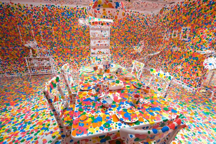 Самая дорогая художница уже 40 лет живет в сумасшедшем доме. Взглянув на ее картины вы поймете почему Самая дорогая художница уже 40 лет живет в сумасшедшем доме. Взглянув на ее картины вы поймете почему