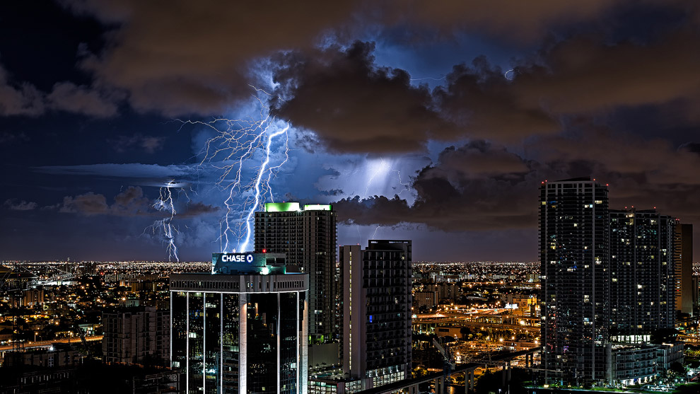thunders01 Молнии над Майами