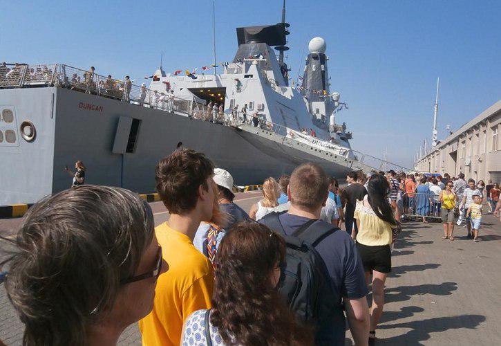 Вот тебе и город-герой: Одесса выстроилась в гигантскую очередь к НАТОвским кораблям Вот тебе и город-герой: Одесса выстроилась в гигантскую очередь к НАТОвским кораблям