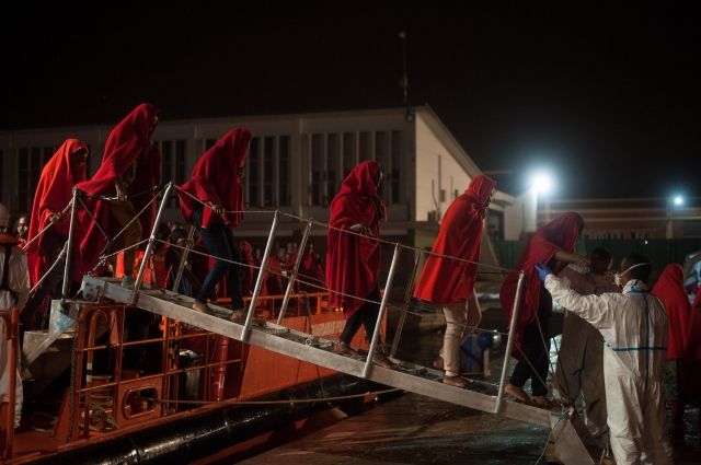 Морские силы Марокко расстреляли судно с мигрантами в Средиземном море