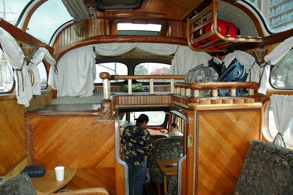Интерьер автобуса Peacemaker II (с) фото - flickr com