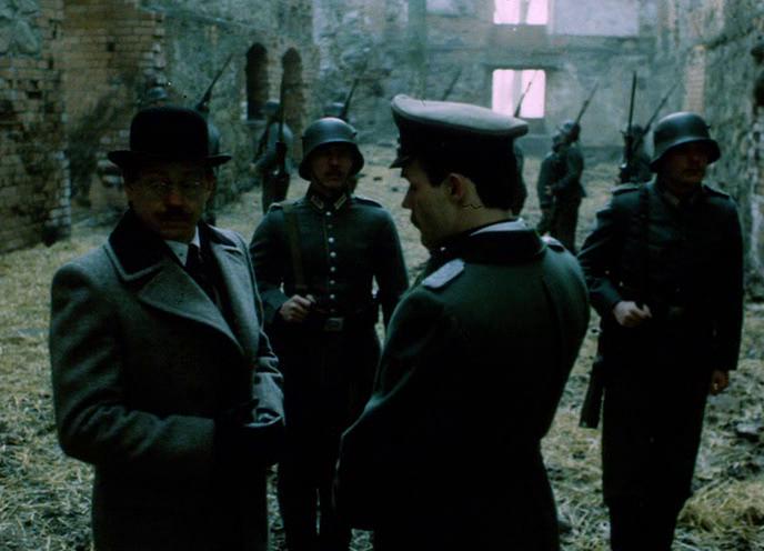 http://static.kinokopilka.tv/system/images/screenshots/images/000/031/422/31422_original.jpg
