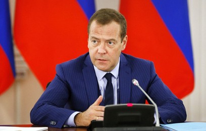 Медведев поручил разобраться с задержками зарплат Медведев поручил разобраться с задержками зарплат