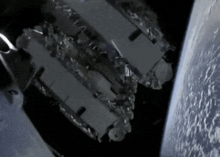 Первая ступень Falcon 9 не смогла вернуться после вывода спутников на орбиту. Это был ее пятый запуск
