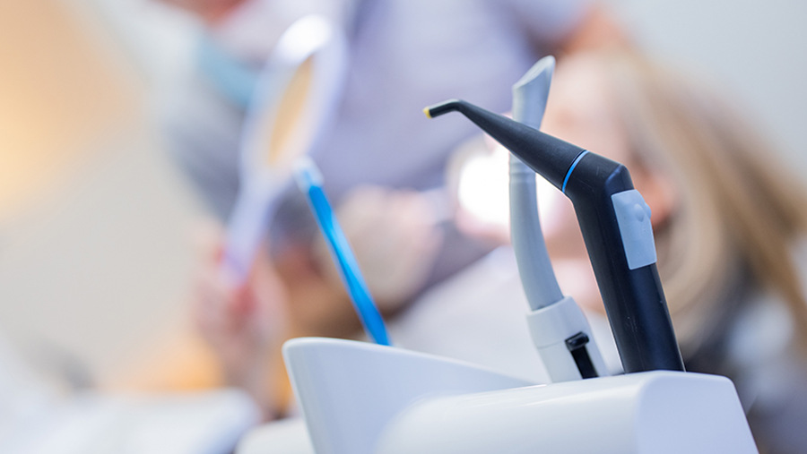 Стоматолог предупредила об опасности фестончатого языка