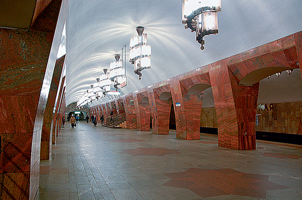 15 удивительных фрагментов московского метро