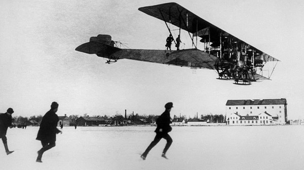 Первым в мире пассажирским самолётом был русский «Руссо-Балт»