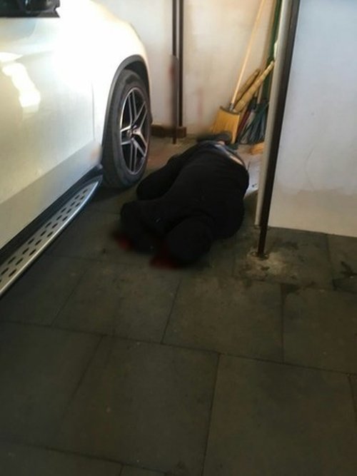 Грабители напали на дом коммерсанта Евгения Деданина и получили смертельные ранения Грабители напали на дом коммерсанта Евгения Деданина и получили смертельные ранения криминал, убийство, факты
