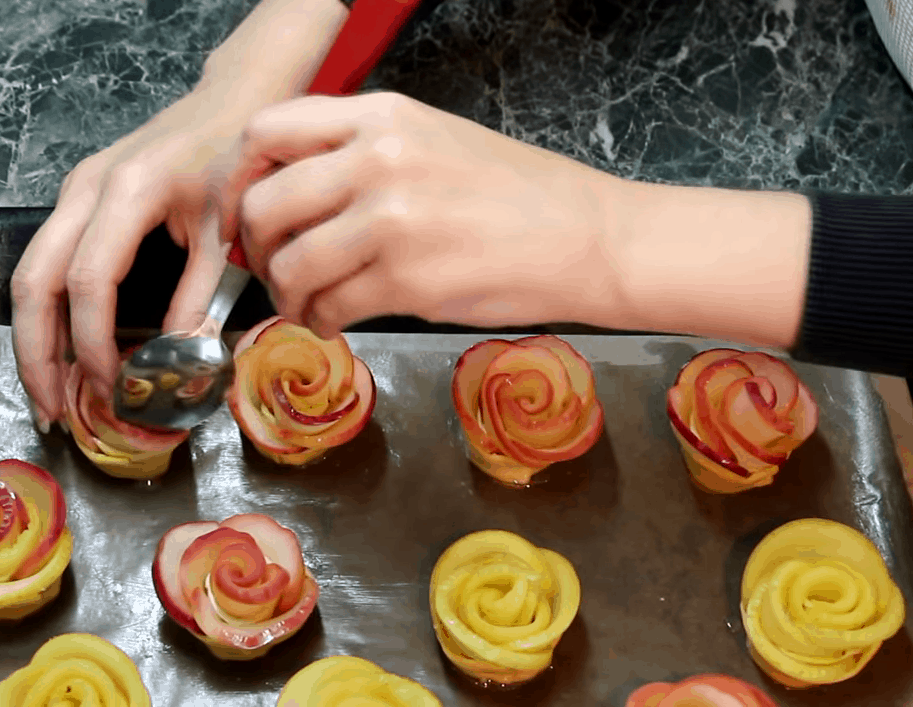 Розочки из яблок — сладкое искушение для настоящих гурманов Розочки из яблок — сладкое искушение для настоящих гурманов