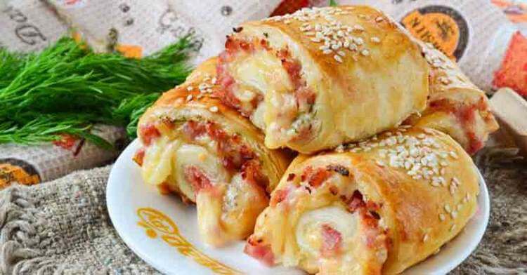 Быстрые слойки-рулетики с ветчиной и сыром Быстрые слойки-рулетики с ветчиной и сыром