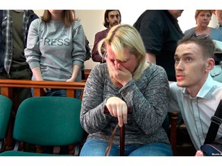 Марш грудных младенцев: Оппозиция творчески развивает формы давления на суд Марш грудных младенцев: Оппозиция творчески развивает формы давления на суд