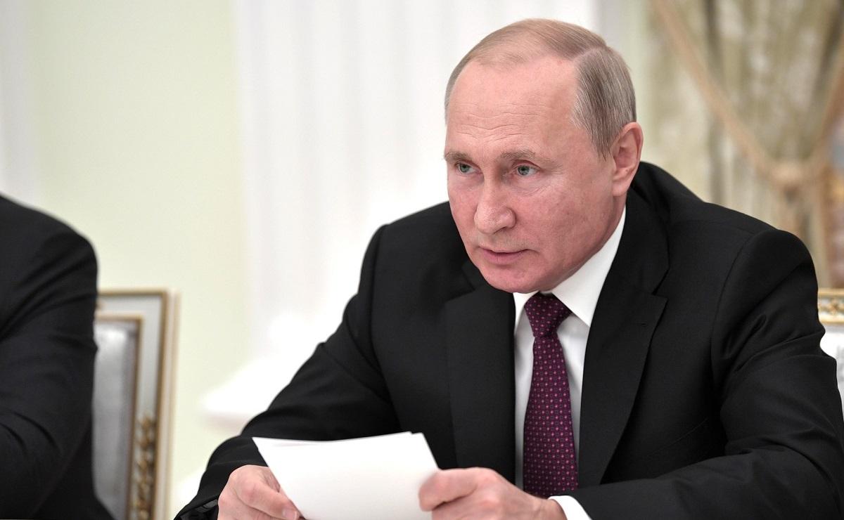 Путин назвал "моральными уродами" выступающих против поддержки семей с детьми Путина оскорбила критика отдельных граждан поддержки государством многодетных семей
