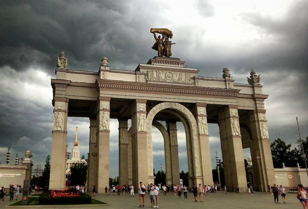 ⛈️ 7 эпичных фото и видео летних гроз в Москве