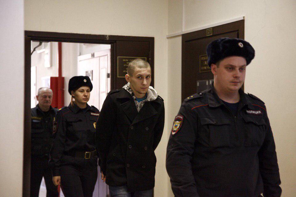 Навальный и «Весна» пытаются отмазать извращенца, совратившего 14-летнюю девушку
