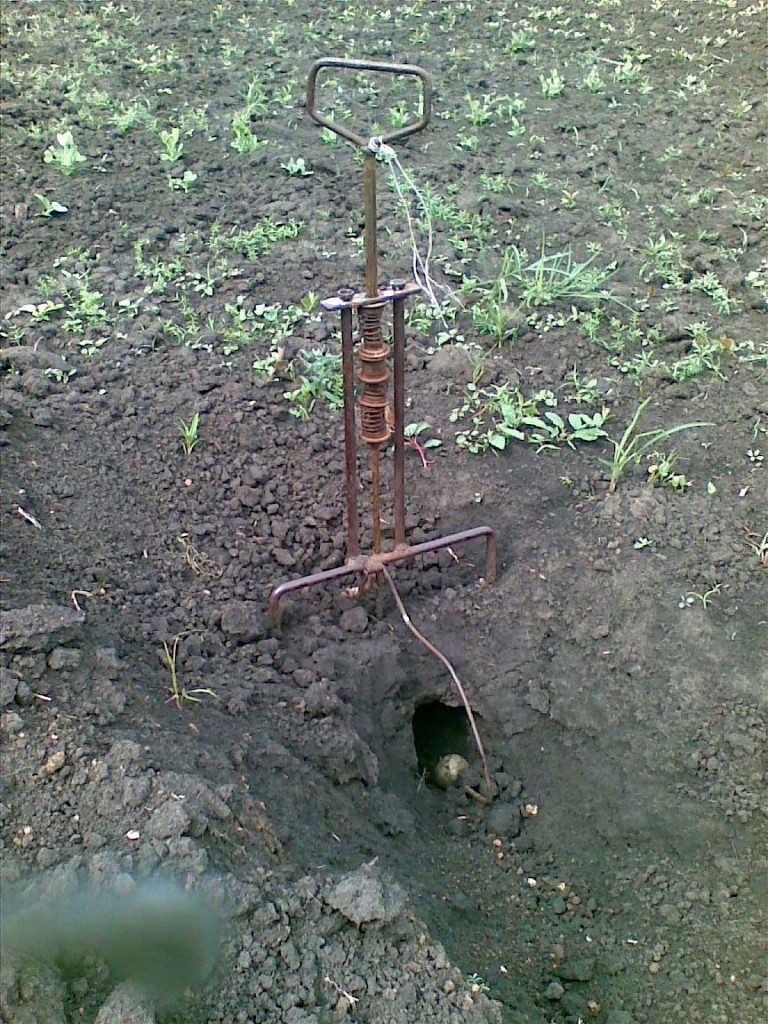 Кротоловка самодельная Кротоловка самодельная