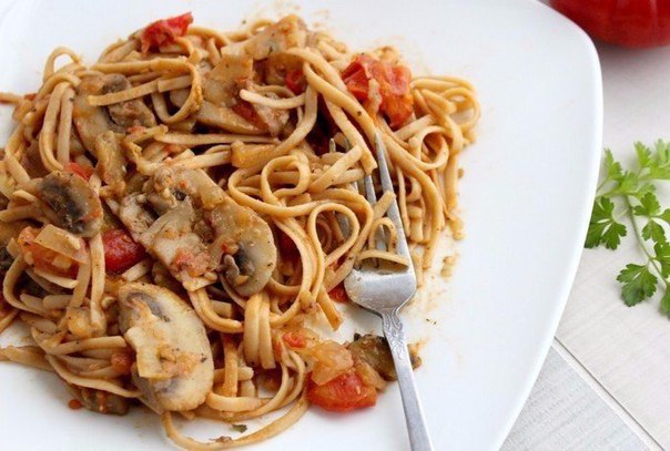Спагетти с овощами и соевым соусом — Сытный и вкусный ужин!