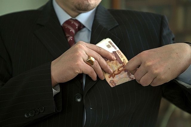 Депутаты удвоили себе зарплаты. За что – если вокруг все только падает? Депутаты удвоили себе зарплаты. За что – если вокруг все только падает?